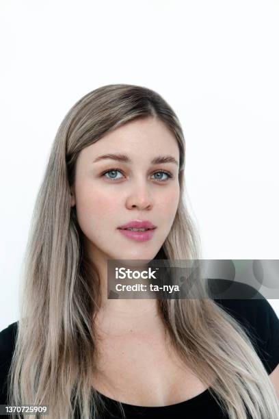 Potret Basic Model Clode Up Potret Model Pirang Muda Yang Cantik Plus Ukuran Dengan Makeup ...