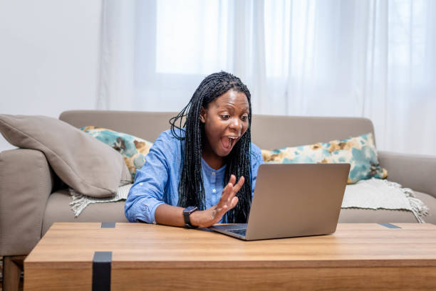 istock Reading perfect news ! 1370726027