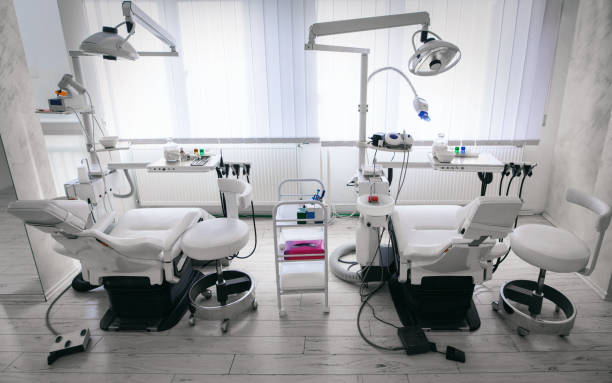 空の歯科医院。 - dentists chair dental equipment dentist office dental drill ストックフォトと画像