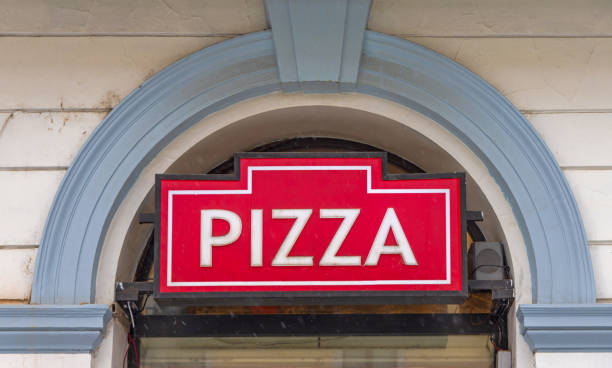 istock Sign Pizza Food 1370729773