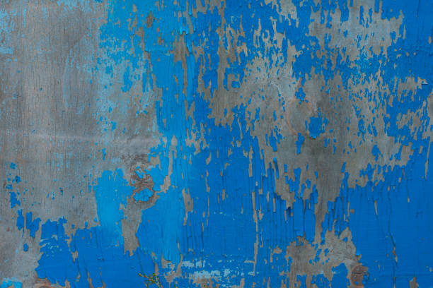 holzkulisse mit kopierraum. blau und grau gefärbte alt lackierte oberflächenholzstruktur mit vielen kratzern. abblättern von farbe - peeling paint audio stock-fotos und bilder