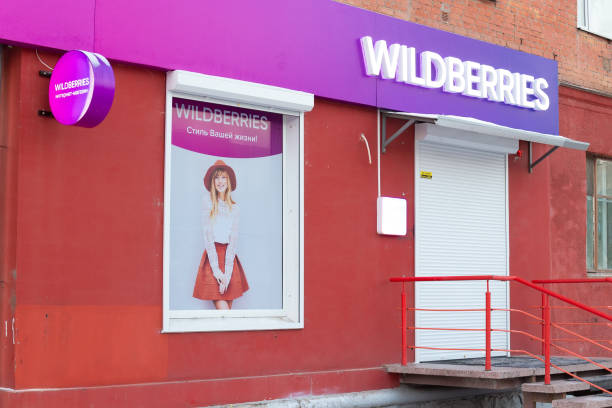 Wildberries sign on facade of the building Krasnoyarsk, Russia - February 14, 2022: Signboard of the point of issue of the Wildberries online store. Wildberries sign on facade of the building. Wildberries is the largest Russian online retailer krasnoyarsk photos stock pictures, royalty-free photos & images