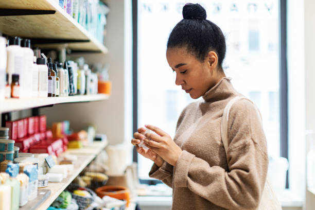 istock Young African woman shopping in zero waste store 1370773567