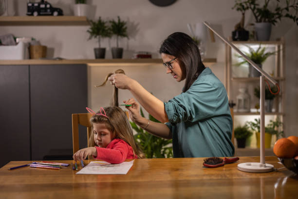 istock Girl has lice 1370784378
