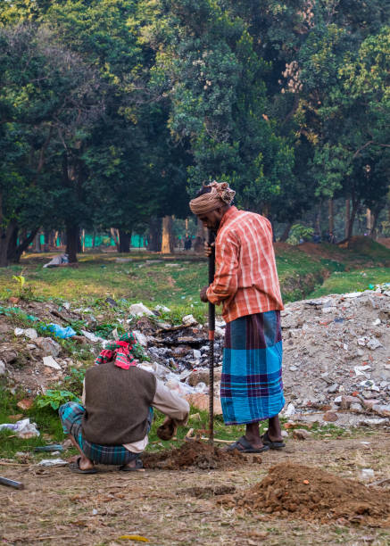 people working hard for the book fair 2022. this image was captured by me on february 9, 2022, from dhaka, bangladesh. - elon musk 個照片及圖片檔