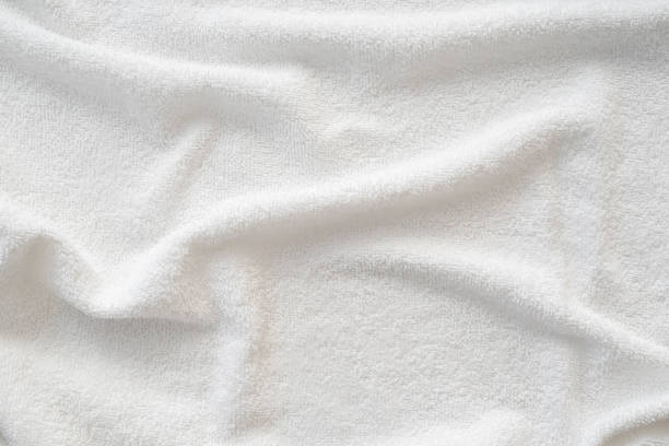テリータオルの質感、白いバスタオルのトップビュー - タオル ストックフォトと画像
