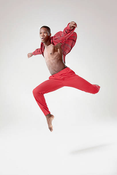 若いダンサー中旬に空気 - dancer jumping ballet dancer ballet ストックフォトと画像