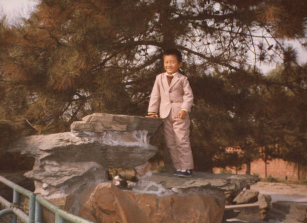 1980 čínský malý chlapec fotografie skutečného života - 1985 fotky - stock snímky, obrázky a fotky