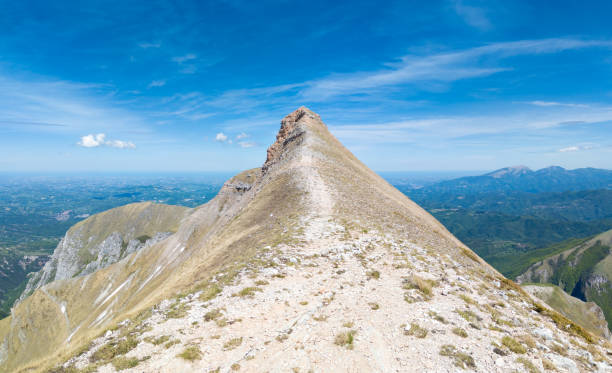istock Monte Sibilla (Marche, Italy) - Sibillini park mountain range 1370910910