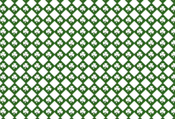 ilustrações, clipart, desenhos animados e ícones de shamrock verde escuro de vetor sem emenda sobre padrão de fundo de checkerboard branco para ilustração de estoque do dia de são patrício - clover leaf green spirituality