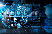 digitale-marketingmedien-im-virtuellen-globus-formdiagramm.jpg?b=1&s=170x170&k=20&c=fV8NgMXDR0OVACQPIvcsb6RAmTPKnp8fP3oVmEduizU=