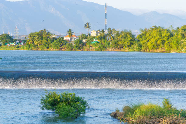 ラムカムダム近くの川とベトナムのファンランの静かな自然の風景。 - phan rang ストックフォトと画像