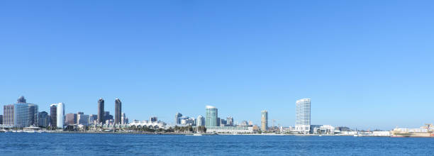 サンディエゴ スカイライン ワイドビュー - day san diego california harbor downtown district ストックフォトと画像