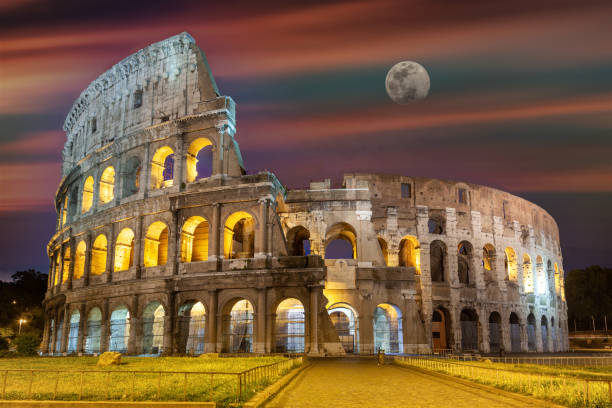 coliseum or flavian amphitheater: the most famous monument of italy - flavian imagens e fotografias de stock