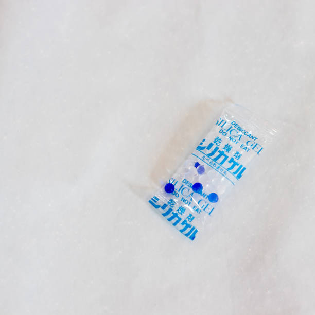 istock Silica gel bag on white backgrounds 1371005340
