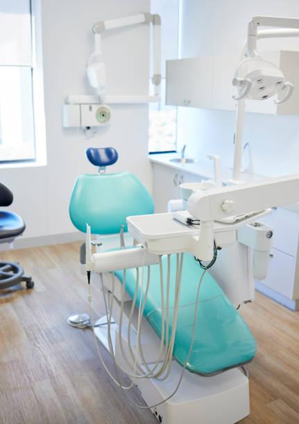 istock Shot of an empty modern dentist’s office 1371005452