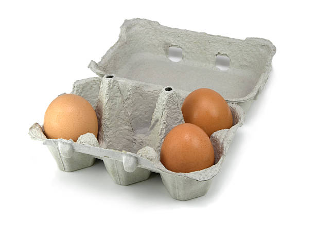 eggbox com três ovos - cholesterol ellipse shell box - fotografias e filmes do acervo