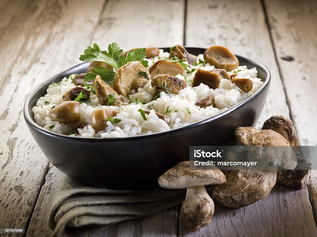 Risoto com cep cogumelos comestíveis - Royalty-free Risoto Foto de stock
