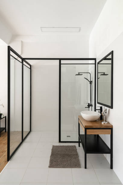 ガラスの仕出しが施されたモダンなバスルームのインテリアデザイン - bathroom shower glass contemporary ストックフォトと画像