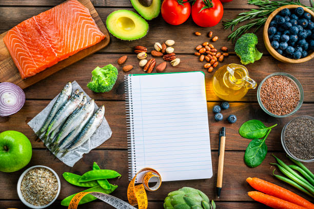 gesundes essen reich an omega-3, antioxidantien und notizblock - spinach vegetable plant freshness stock-fotos und bilder