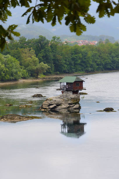 istock Rustic house in th emiddle of the river 1371133380
