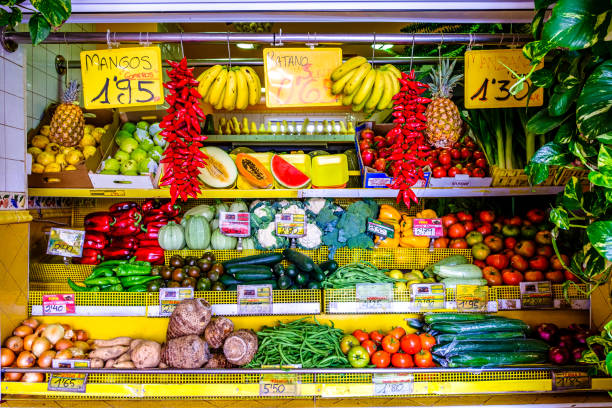 barraca de frutas típicas na espanha - fruitstand - fotografias e filmes do acervo