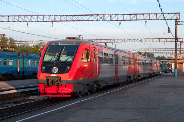 ロシアのブリャンスクの駅ブリャンスク・オルロフスキーでのディーゼル列車ra2-031 - diesel locomotive ストックフォトと画像