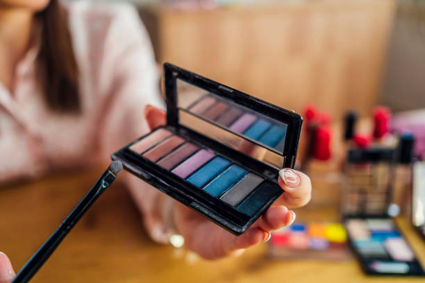 istock Woman holding eyeshadow pallet 1371161361