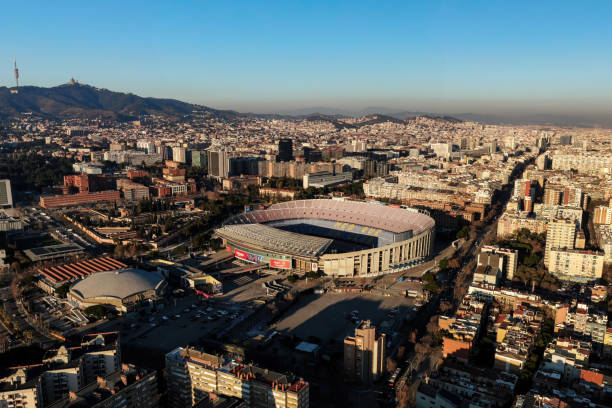 barcelona, hiszpania - 26 stycznia 2022 r. : widok z lotu ptaka stadionu piłkarskiego camp nou fc barcelona i miasta - barcelona fc obrazy zdjęcia i obrazy z banku zdjęć
