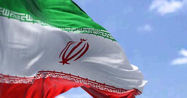 晴れた日に風に手を振るイランの国旗の詳細 - iranian flag ストックフォトと画像