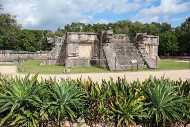 site archéologique chichen itza au mexique pyramide kukulkan temple - glastonbury festival photos et images de collection