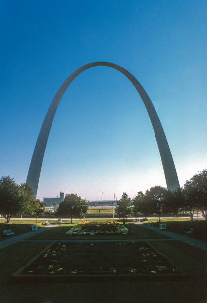 istock Gateway Arch NP - Arch Looking East 1973 1371221091