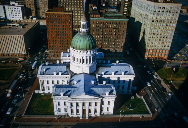 istock Gateway Arch NP - Old Courthouse Afternoon 1973 1371221103