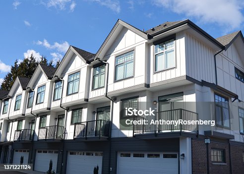 istock Townhomes 1371221124