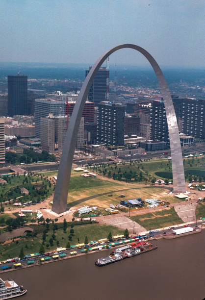 istock Gateway Arch NP - Arch Aerial Northwest View 1984 1371221373