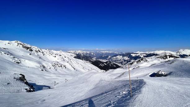 kaltenbach hochzillertal zillertal hochfügen tux alps tyrol austria ski resort - ski resort winter sport apres ski ski slope imagens e fotografias de stock