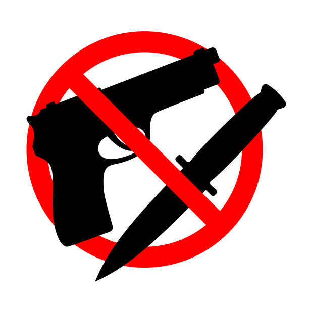ilustraciones, imágenes clip art, dibujos animados e iconos de stock de ilustración de un letrero de arma prohibida sobre fondo blanco - armamento