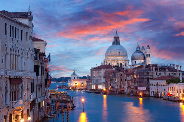 istock Dusk in Venice, Italy 1371276393