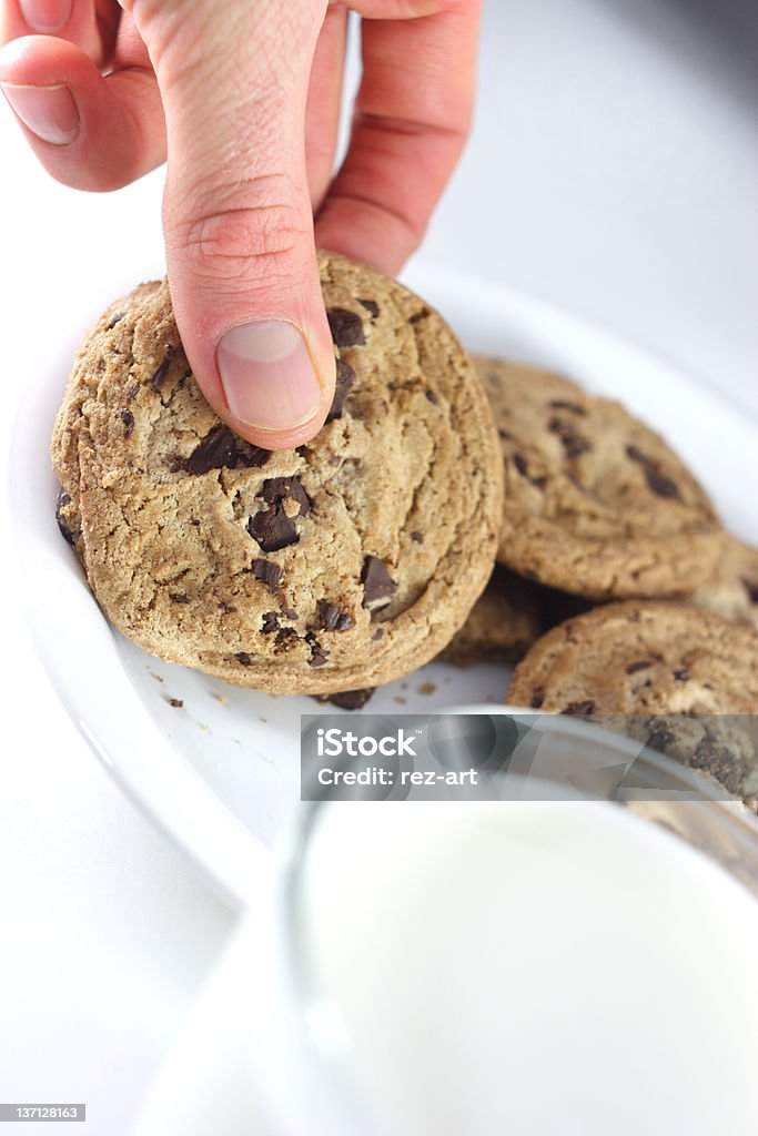 Sollevare cookie - Foto stock royalty-free di Alimentazione non salutare