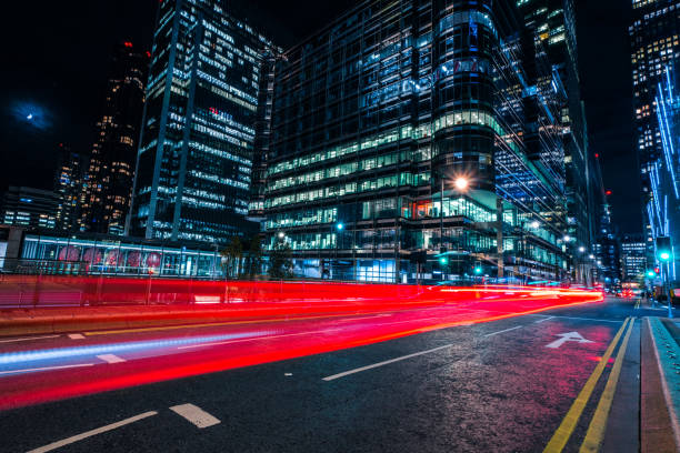 quartier financier de canary wharf la nuit - london england financial district england long exposure photos et images de collection