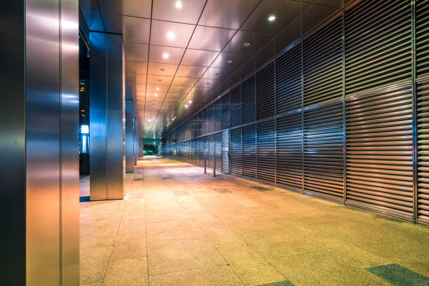 istock Canary wharf london at night 1371291389