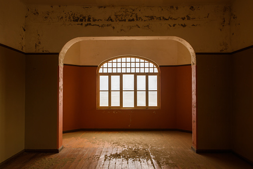 Interior view of deserted house in Kolmanskop ghost town near Luderitz in Namibia, the site of an abandoned diamond mine