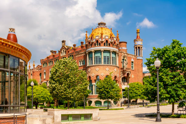 ホーリー クロスとセント ・ ポール病院 (デ ラ サンタ クル私サンパウ) スペインのバルセロナで - hospital built structure building exterior architecture ストックフォトと画像