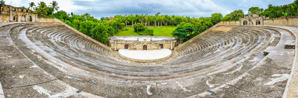 istock round old stone amphitheater 1371319915