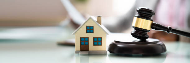istock Divorce Property Law And House Foreclosure 1371323944