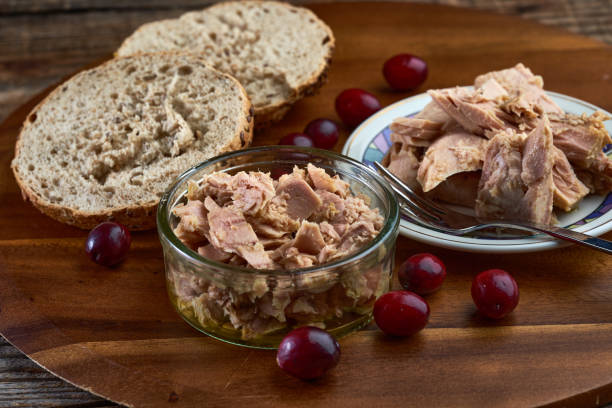 istock Tuna chunks in sunflower oil 1371327401