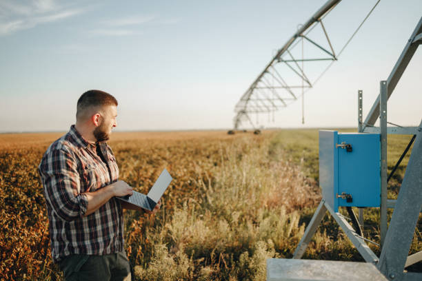 istock A farm worker paying a visit to a farm 1371336115