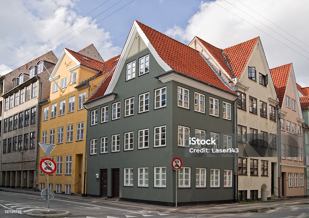Colorato vecchio case appartamento a Copenhagen, Danimarca. - Foto stock royalty-free di Ambientazione esterna