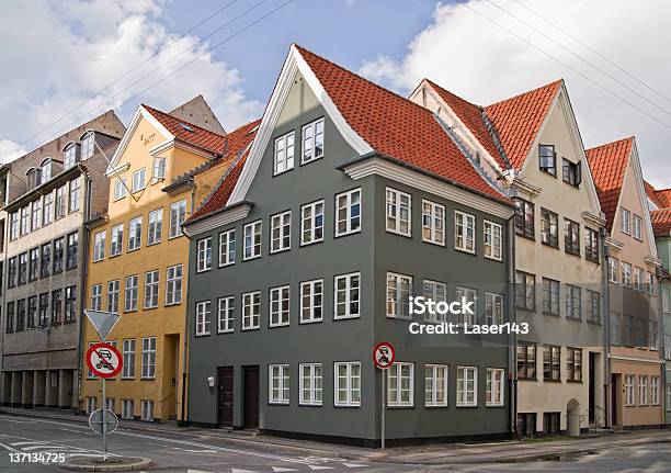 Colorato Vecchio Case Appartamento A Copenhagen Danimarca - Fotografie stock e altre immagini di Ambientazione esterna