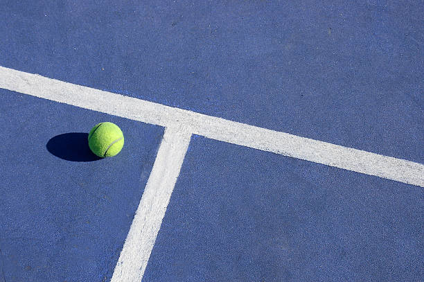 テニスコート - tennis court action toughness ストックフォトと画像